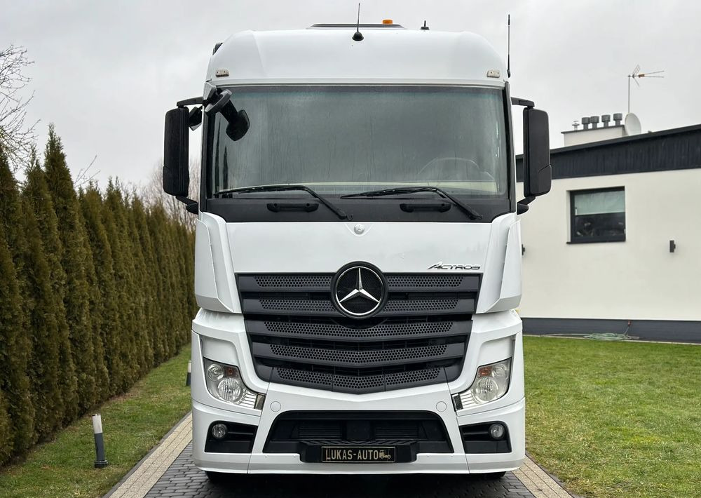 Mercedes-Benz ACTROS 1845 EURO 5 HYDRAILIKA - Nyergesvontató: 2 kép. Mercedes-Benz ACTROS 1845 EURO 5 HYDRAILIKA - Nyergesvontató: 2 kép.