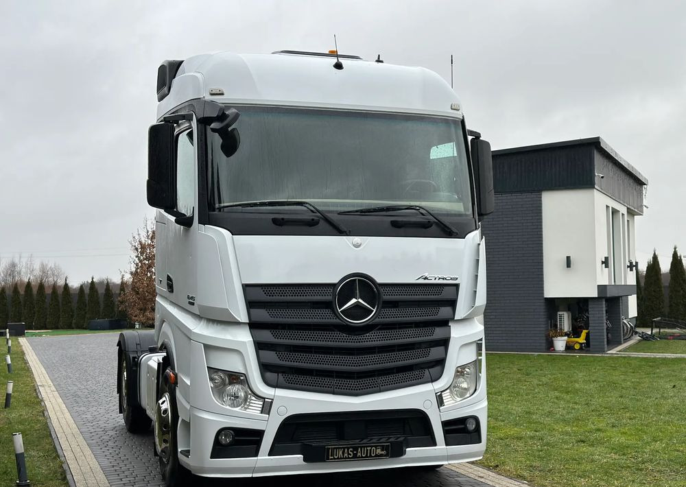 Mercedes-Benz ACTROS 1845 EURO 5 HYDRAILIKA - Nyergesvontató: 3 kép. Mercedes-Benz ACTROS 1845 EURO 5 HYDRAILIKA - Nyergesvontató: 3 kép.