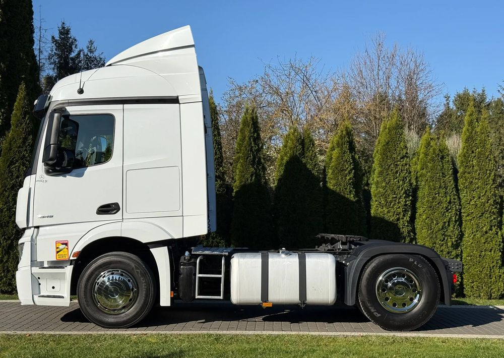 Mercedes-Benz ACTROS 1845 - Nyergesvontató: 4 kép. Mercedes-Benz ACTROS 1845 - Nyergesvontató: 4 kép.