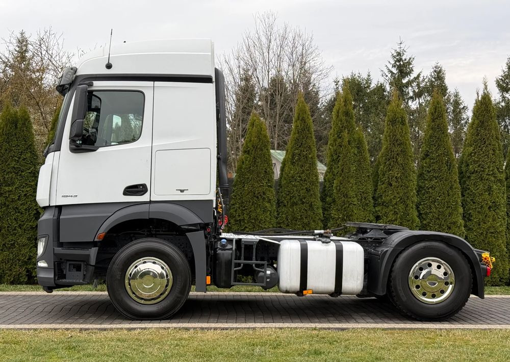 Mercedes-Benz AROCS 1843 HYDRAULIKA - Nyergesvontató: 4 kép. Mercedes-Benz AROCS 1843 HYDRAULIKA - Nyergesvontató: 4 kép.