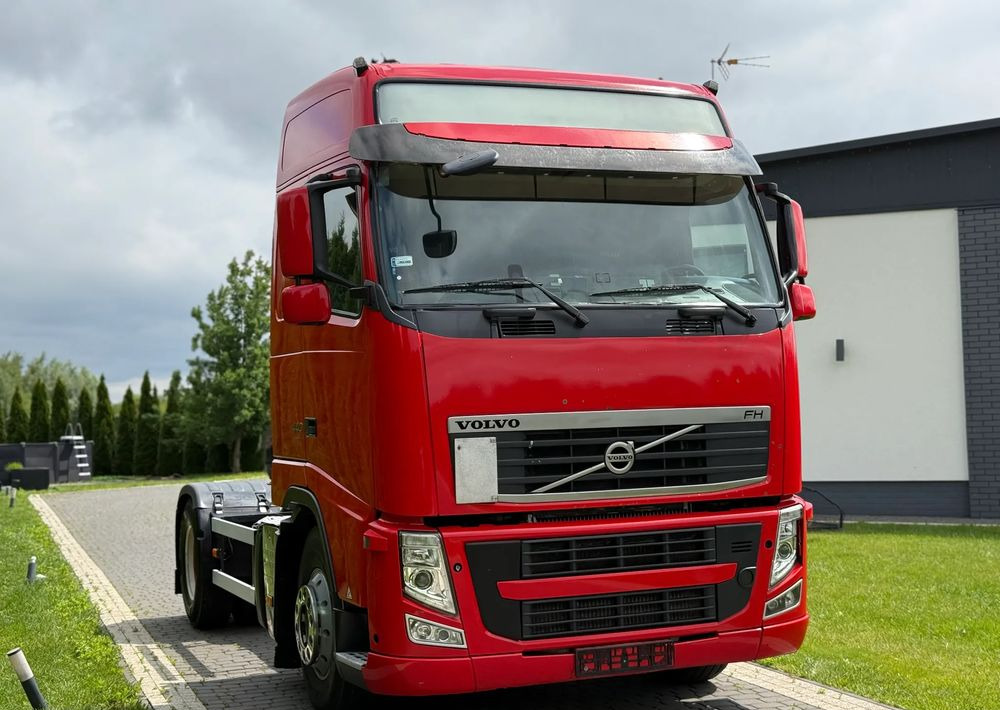 Volvo FH 440 AUTOMAT EURO 5 LODÓWKA - Nyergesvontató: 4 kép. Volvo FH 440 AUTOMAT EURO 5 LODÓWKA - Nyergesvontató: 4 kép.