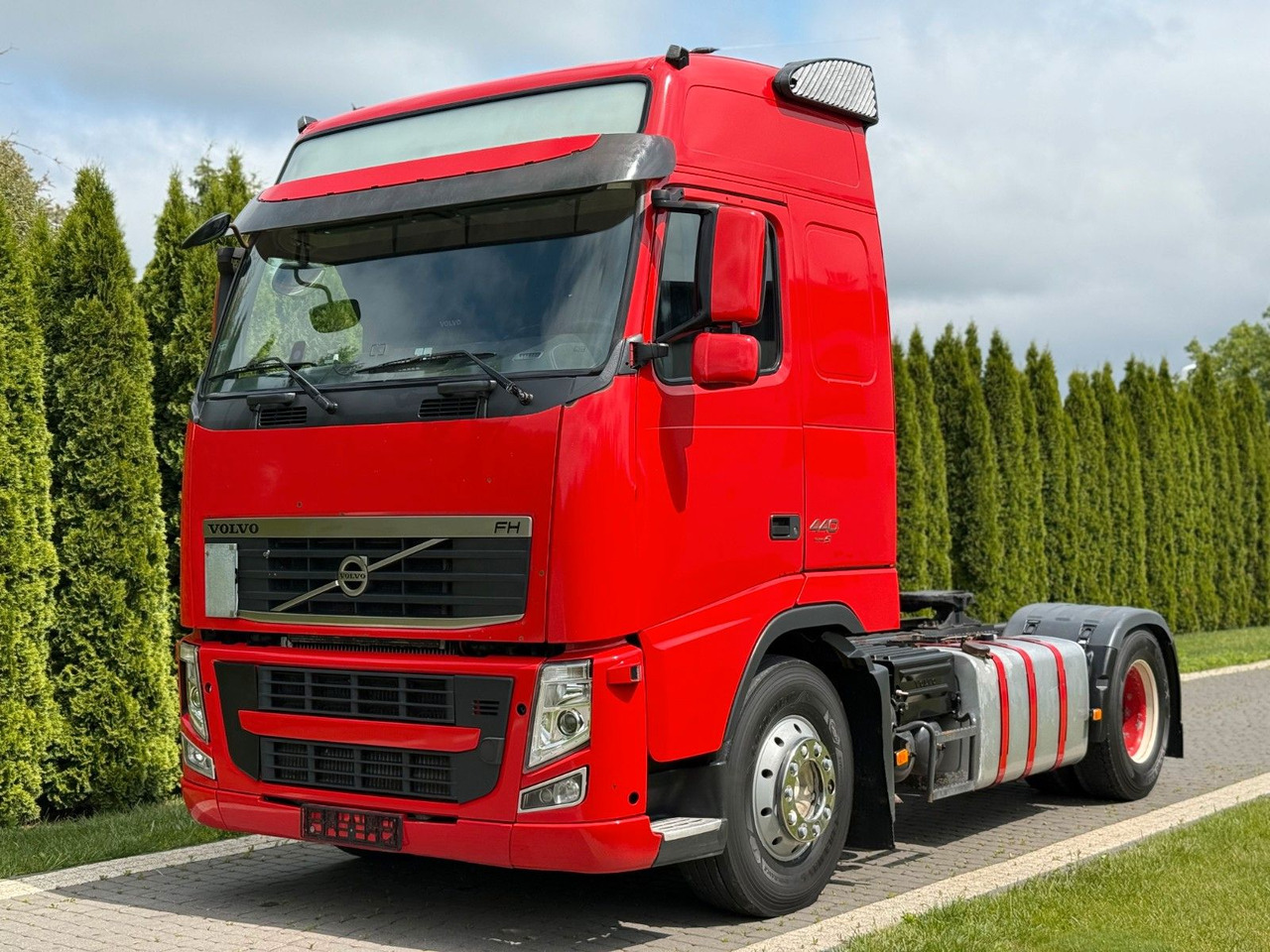 Volvo FH 440 AUTOMATIC EURO 5 FRIGDE - Nyergesvontató: 2 kép. Volvo FH 440 AUTOMATIC EURO 5 FRIGDE - Nyergesvontató: 2 kép.