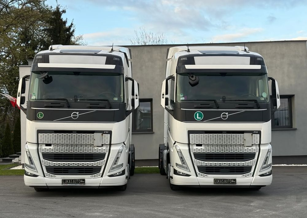 Volvo FH 460 AUTOMAT PARK COOL DWA ZBIORNIKI - Nyergesvontató: 2 kép. Volvo FH 460 AUTOMAT PARK COOL DWA ZBIORNIKI - Nyergesvontató: 2 kép.