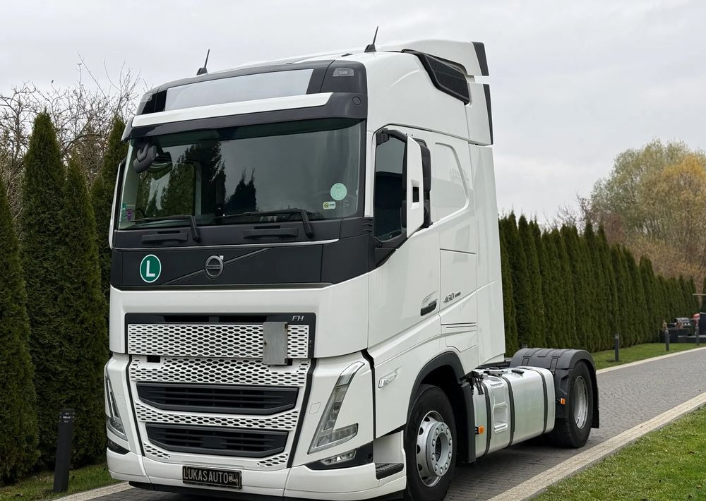 Volvo FH 460 AUTOMAT PARK COOL DWA ZBIORNIKI - Nyergesvontató: 3 kép. Volvo FH 460 AUTOMAT PARK COOL DWA ZBIORNIKI - Nyergesvontató: 3 kép.