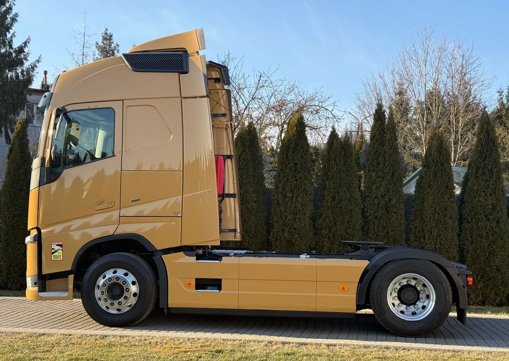 Volvo FH 460 PARK COOL - Nyergesvontató: 4 kép. Volvo FH 460 PARK COOL - Nyergesvontató: 4 kép.