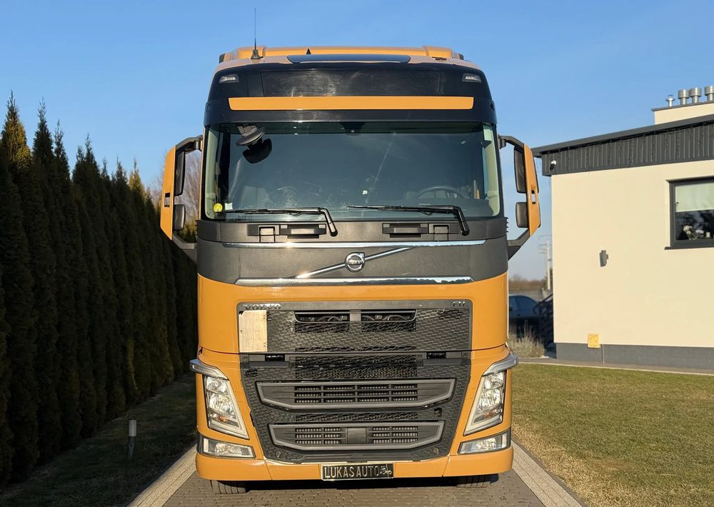 Volvo FH 460 PARK COOL - Nyergesvontató: 2 kép. Volvo FH 460 PARK COOL - Nyergesvontató: 2 kép.