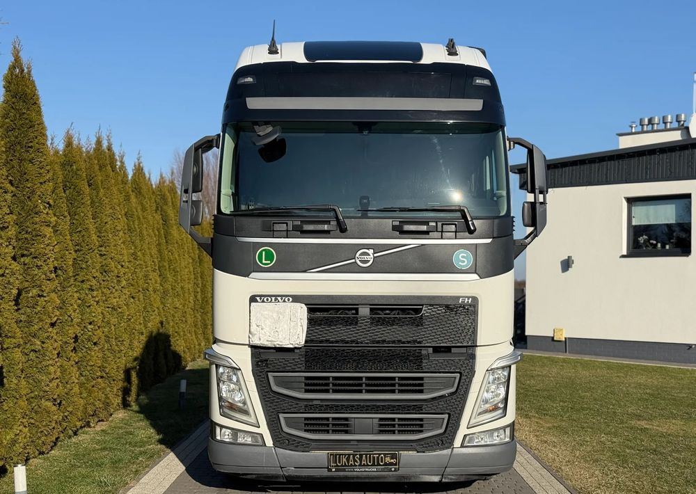 Volvo FH 500 PARK COOL HYDRAULIKA ADR - Nyergesvontató: 2 kép. Volvo FH 500 PARK COOL HYDRAULIKA ADR - Nyergesvontató: 2 kép.