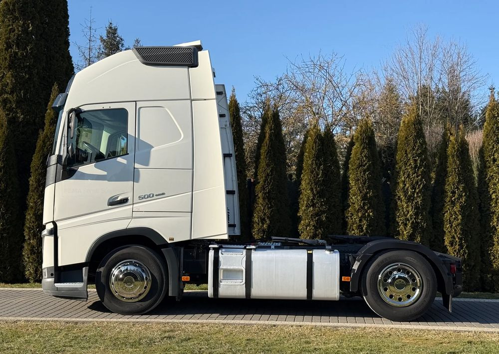 Volvo FH 500 PARK COOL HYDRAULIKA ADR - Nyergesvontató: 4 kép. Volvo FH 500 PARK COOL HYDRAULIKA ADR - Nyergesvontató: 4 kép.