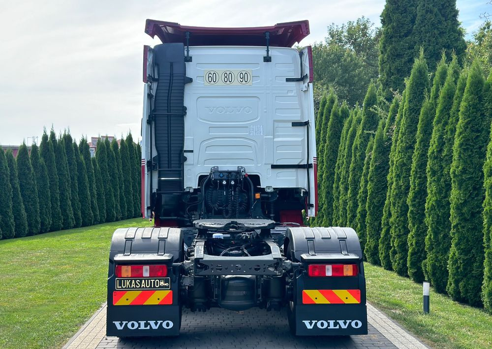 Volvo FH 500 PARK COOL - Nyergesvontató: 5 kép. Volvo FH 500 PARK COOL - Nyergesvontató: 5 kép.