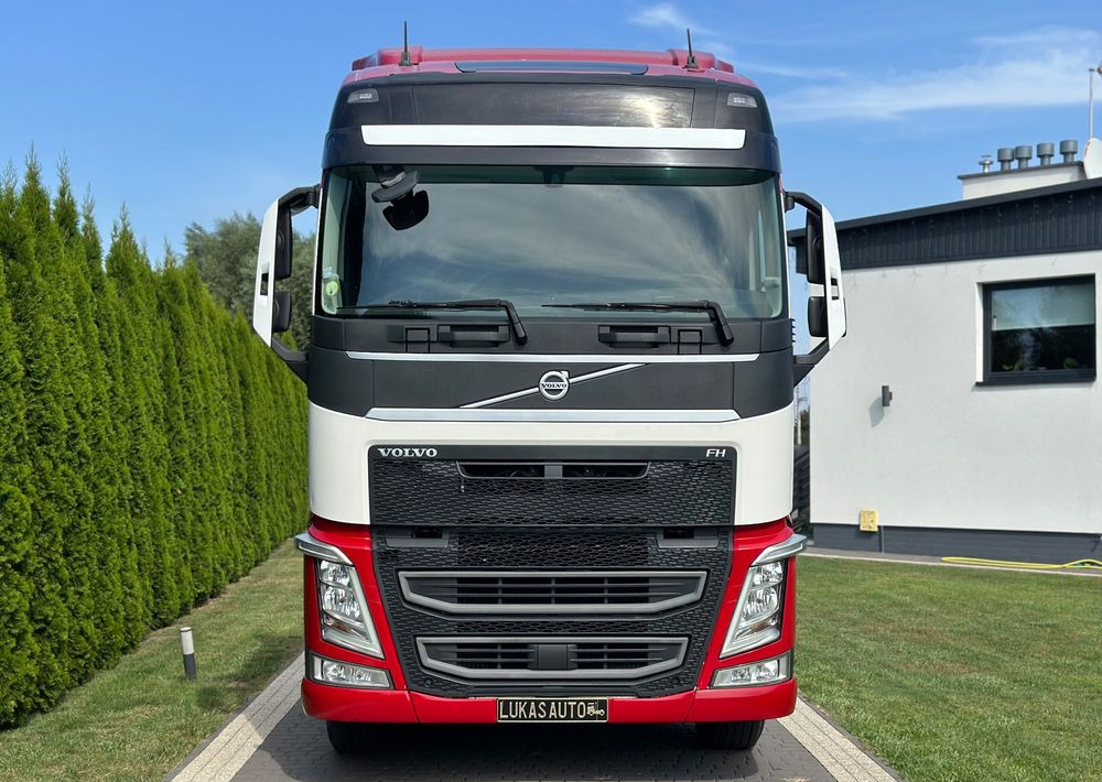 Volvo FH 500 PARK COOL - Nyergesvontató: 2 kép. Volvo FH 500 PARK COOL - Nyergesvontató: 2 kép.