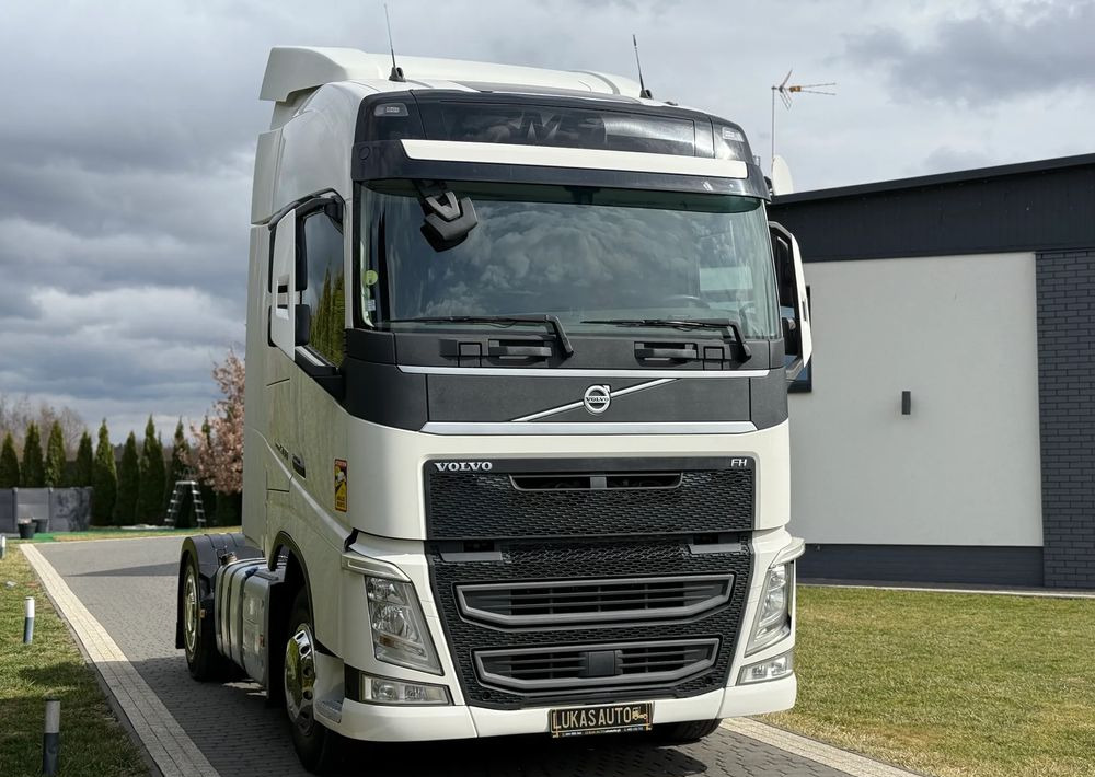 Volvo FH 500 PARK COOL - Nyergesvontató: 3 kép. Volvo FH 500 PARK COOL - Nyergesvontató: 3 kép.