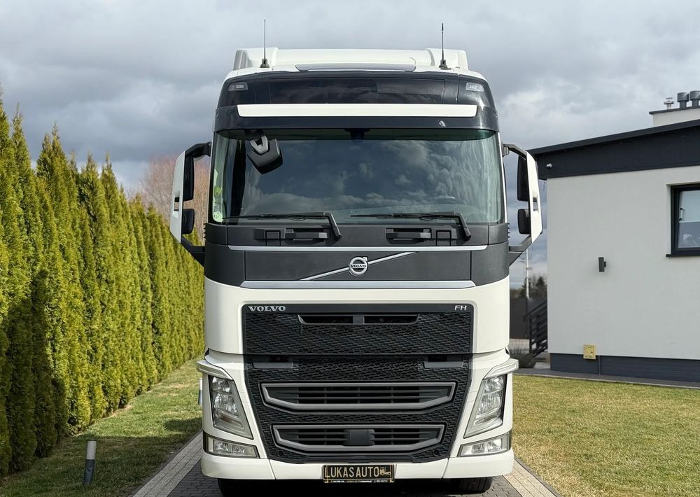 Volvo FH 500 PARK COOL - Nyergesvontató: 2 kép. Volvo FH 500 PARK COOL - Nyergesvontató: 2 kép.