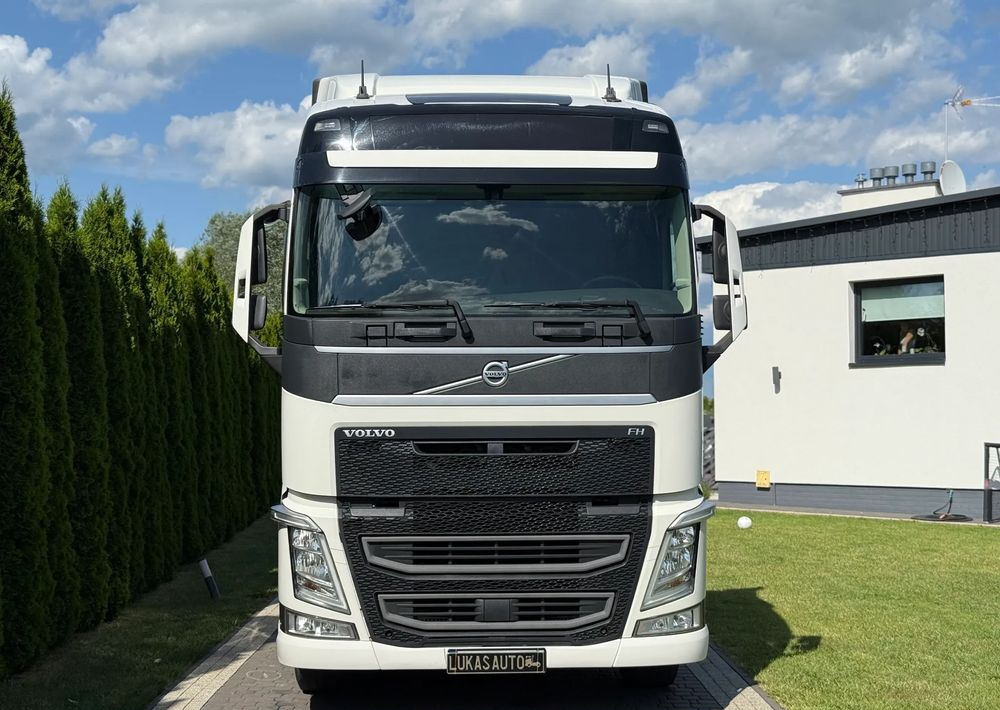 Volvo FH 500 PARK COOL - Nyergesvontató: 2 kép. Volvo FH 500 PARK COOL - Nyergesvontató: 2 kép.