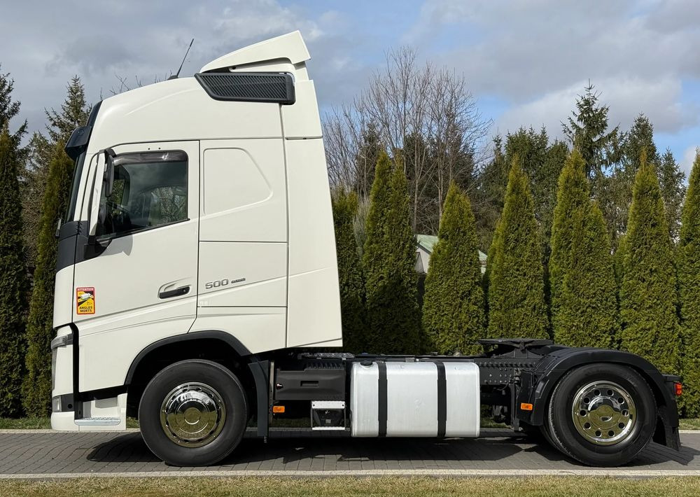 Volvo FH 500 PARK COOL - Nyergesvontató: 4 kép. Volvo FH 500 PARK COOL - Nyergesvontató: 4 kép.