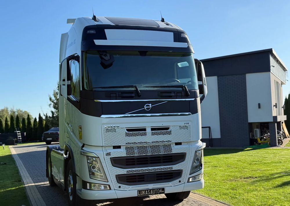 Volvo FH 500 XL RETARDER PARK COOL - Nyergesvontató: 3 kép. Volvo FH 500 XL RETARDER PARK COOL - Nyergesvontató: 3 kép.