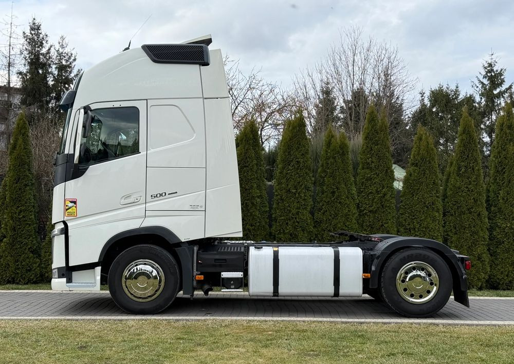 Volvo FH 500 XXL PARK COOL - Nyergesvontató: 4 kép. Volvo FH 500 XXL PARK COOL - Nyergesvontató: 4 kép.