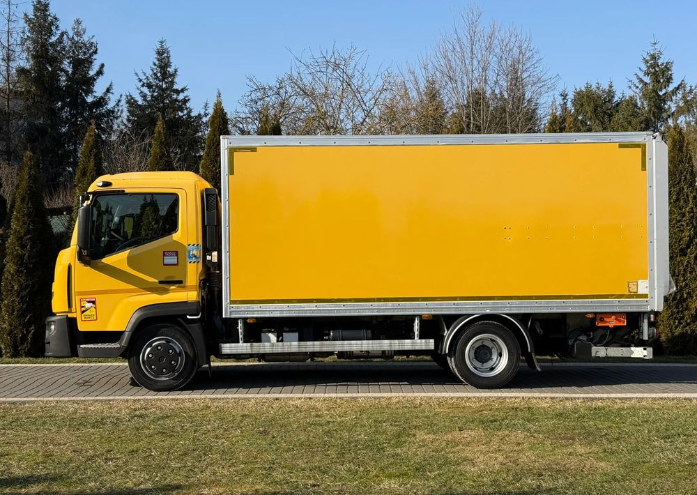 Renault D 7.5 KONTENER - Dobozos felépítményű teherautó: 4 kép. Renault D 7.5 KONTENER - Dobozos felépítményű teherautó: 4 kép.