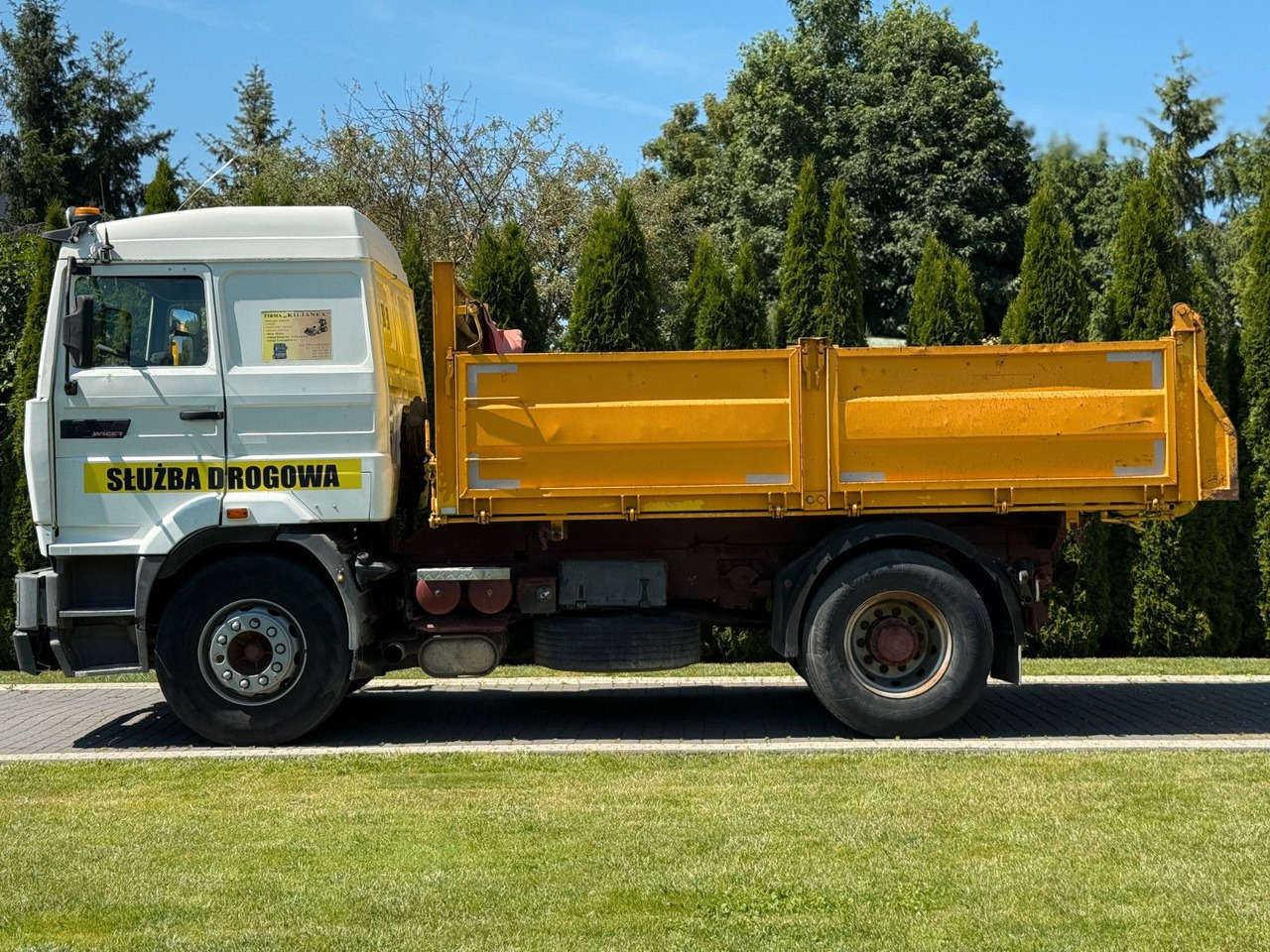 Renault MANAGER 340 TIPPER - Billenőplatós teherautó: 5 kép. Renault MANAGER 340 TIPPER - Billenőplatós teherautó: 5 kép.