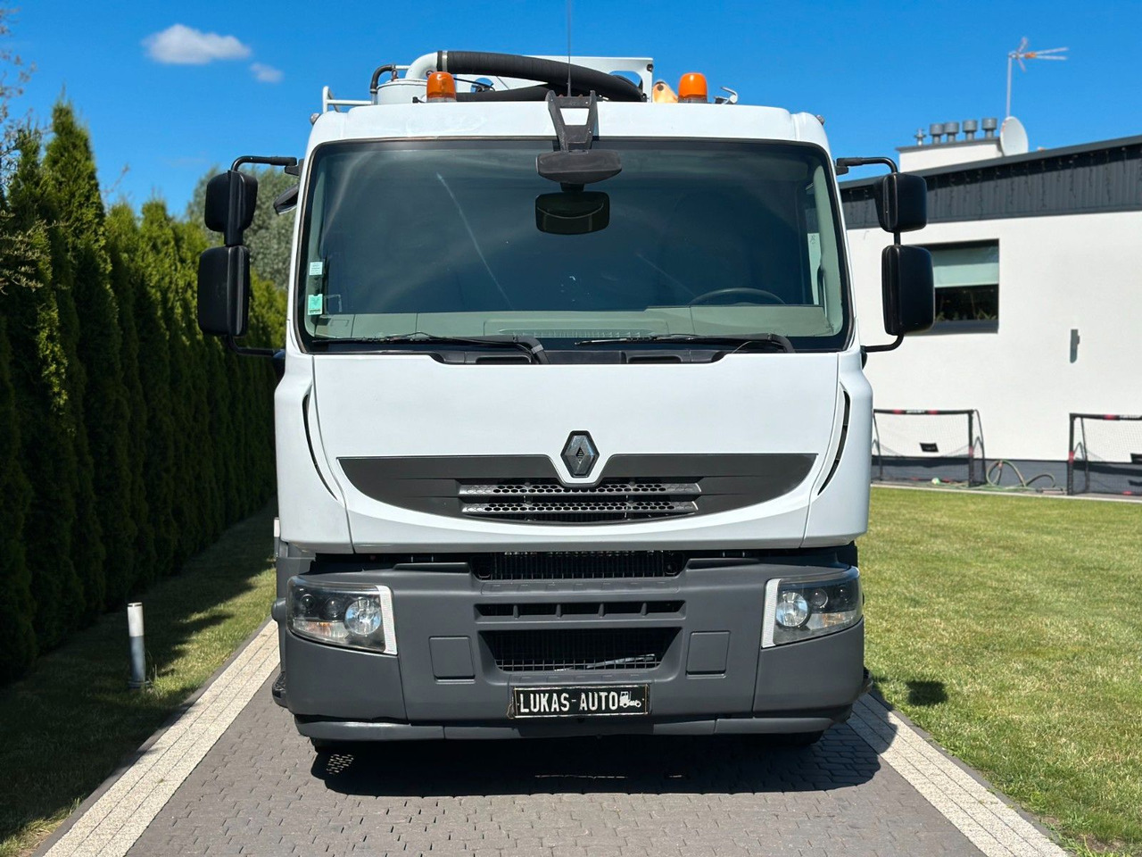 Renault PREMIUM 320 6x2 T RIVARD. TWO CHAMBERS - Szippantós autó: 2 kép. Renault PREMIUM 320 6x2 T RIVARD. TWO CHAMBERS - Szippantós autó: 2 kép.