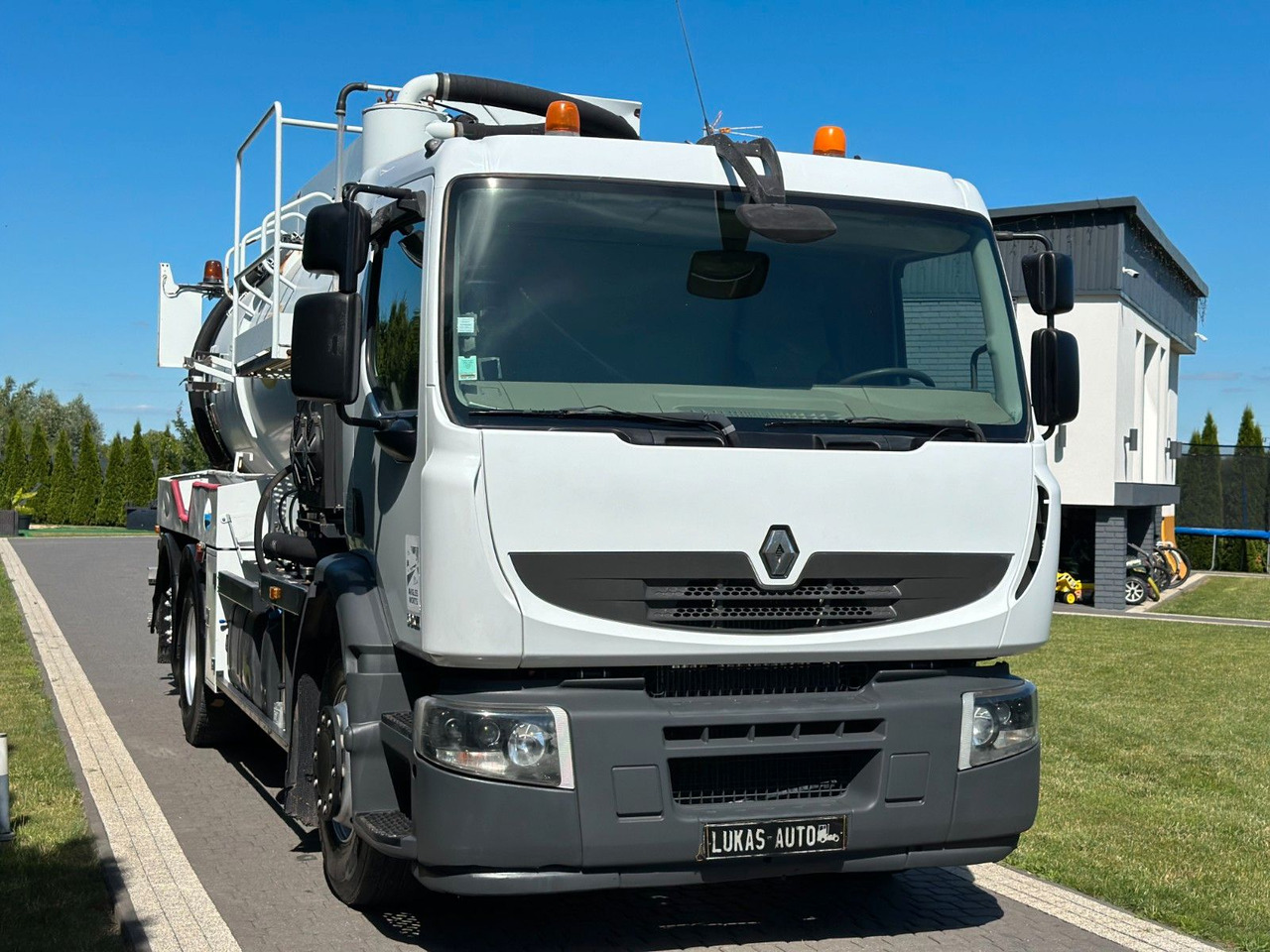 Renault PREMIUM 320 6x2 T RIVARD. TWO CHAMBERS - Szippantós autó: 3 kép. Renault PREMIUM 320 6x2 T RIVARD. TWO CHAMBERS - Szippantós autó: 3 kép.