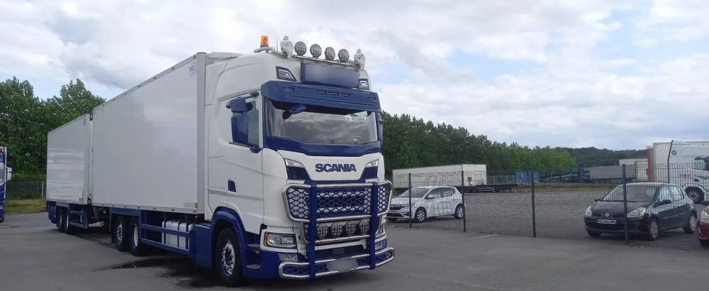 Scania S 500 CARIER FRIGO 6X2 RETARDER - Hűtős teherautó: 1 kép. Scania S 500 CARIER FRIGO 6X2 RETARDER - Hűtős teherautó: 1 kép.