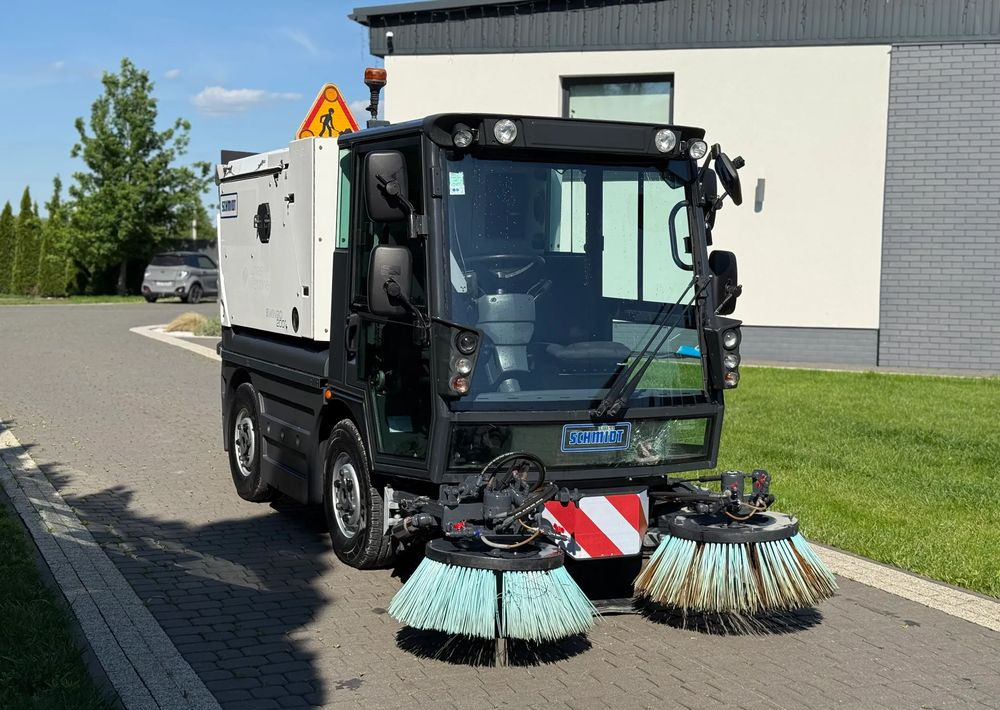 Schmidt SWINGO 200+ - Szemetesautó: 3 kép. Schmidt SWINGO 200+ - Szemetesautó: 3 kép.