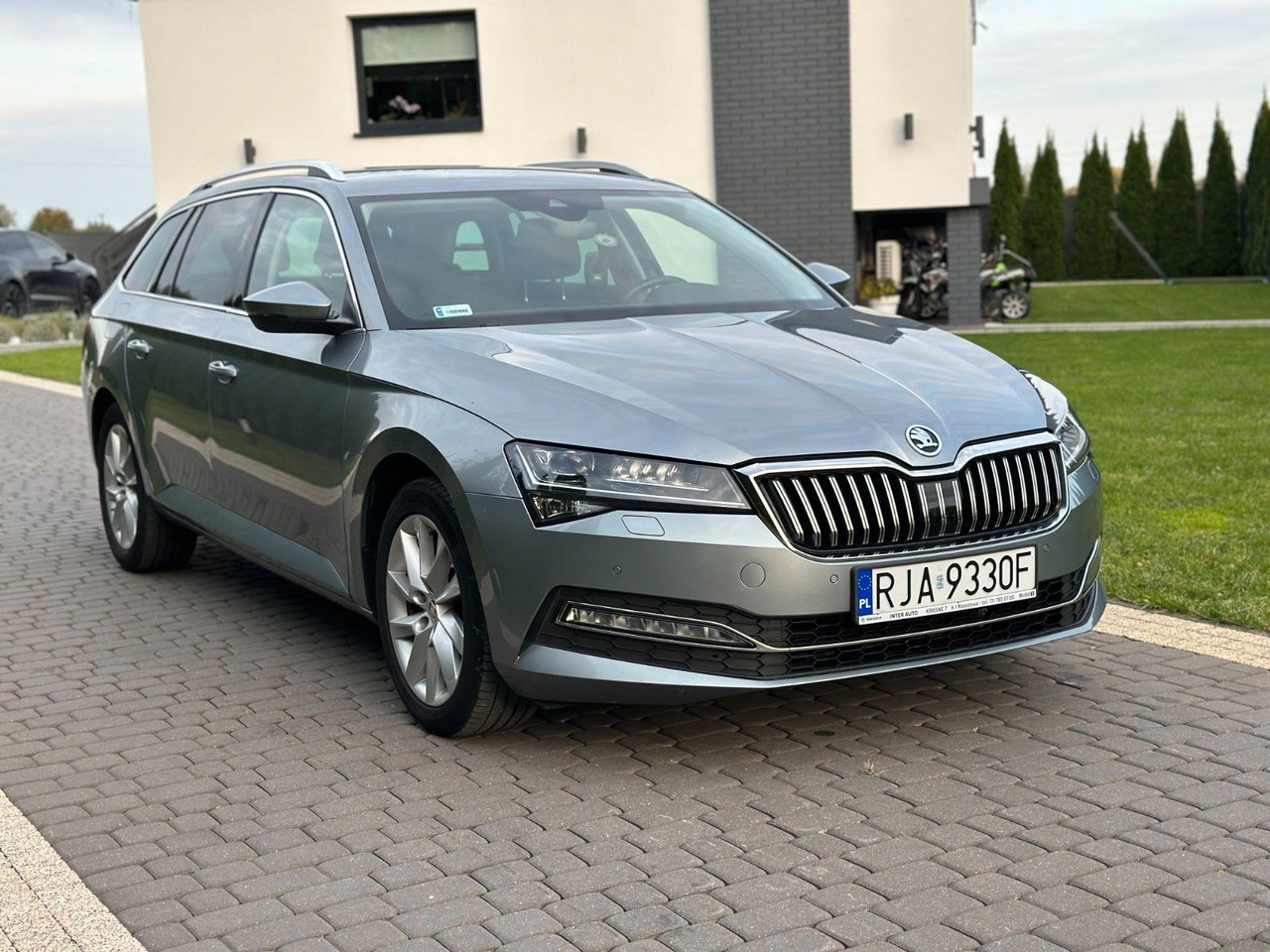Skoda Superb 2.0 TDI SCR 147kW DSG STYLE COMBI - Autó: 3 kép. Skoda Superb 2.0 TDI SCR 147kW DSG STYLE COMBI - Autó: 3 kép.