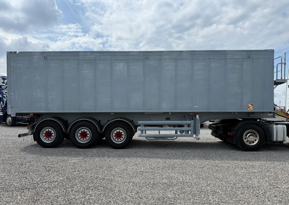 Stas 51 m3 OSIE MERCEDES PODNOSZONA OŚ - Félpótkocsi billenőplatós: 4 kép. Stas 51 m3 OSIE MERCEDES PODNOSZONA OŚ - Félpótkocsi billenőplatós: 4 kép.