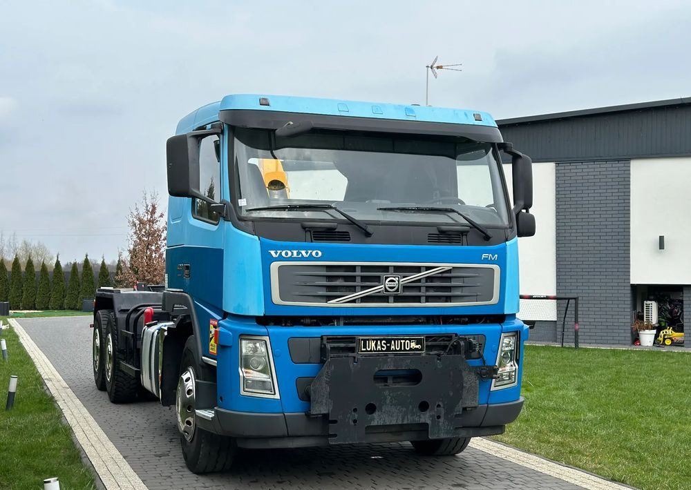 Volvo FM 400 HAKOWIEC 6X4 - Horgos rakodó teherautó: 3 kép. Volvo FM 400 HAKOWIEC 6X4 - Horgos rakodó teherautó: 3 kép.