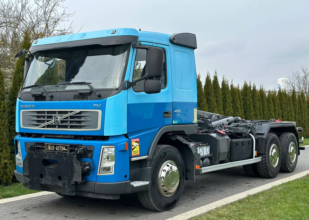 Volvo FM 400 HAKOWIEC 6X4 - Horgos rakodó teherautó: 1 kép. Volvo FM 400 HAKOWIEC 6X4 - Horgos rakodó teherautó: 1 kép.