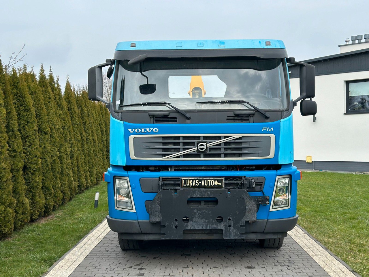 Volvo FM 400 MANUAL 6X4 ABROLLKIPPER - Horgos rakodó teherautó: 2 kép. Volvo FM 400 MANUAL 6X4 ABROLLKIPPER - Horgos rakodó teherautó: 2 kép.
