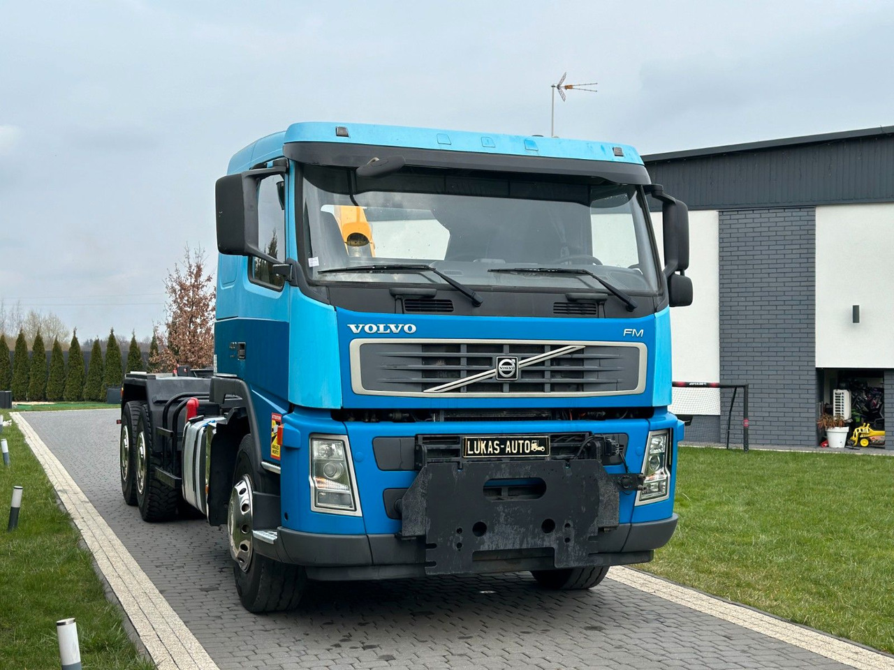 Volvo FM 400 MANUAL 6X4 ABROLLKIPPER - Horgos rakodó teherautó: 3 kép. Volvo FM 400 MANUAL 6X4 ABROLLKIPPER - Horgos rakodó teherautó: 3 kép.