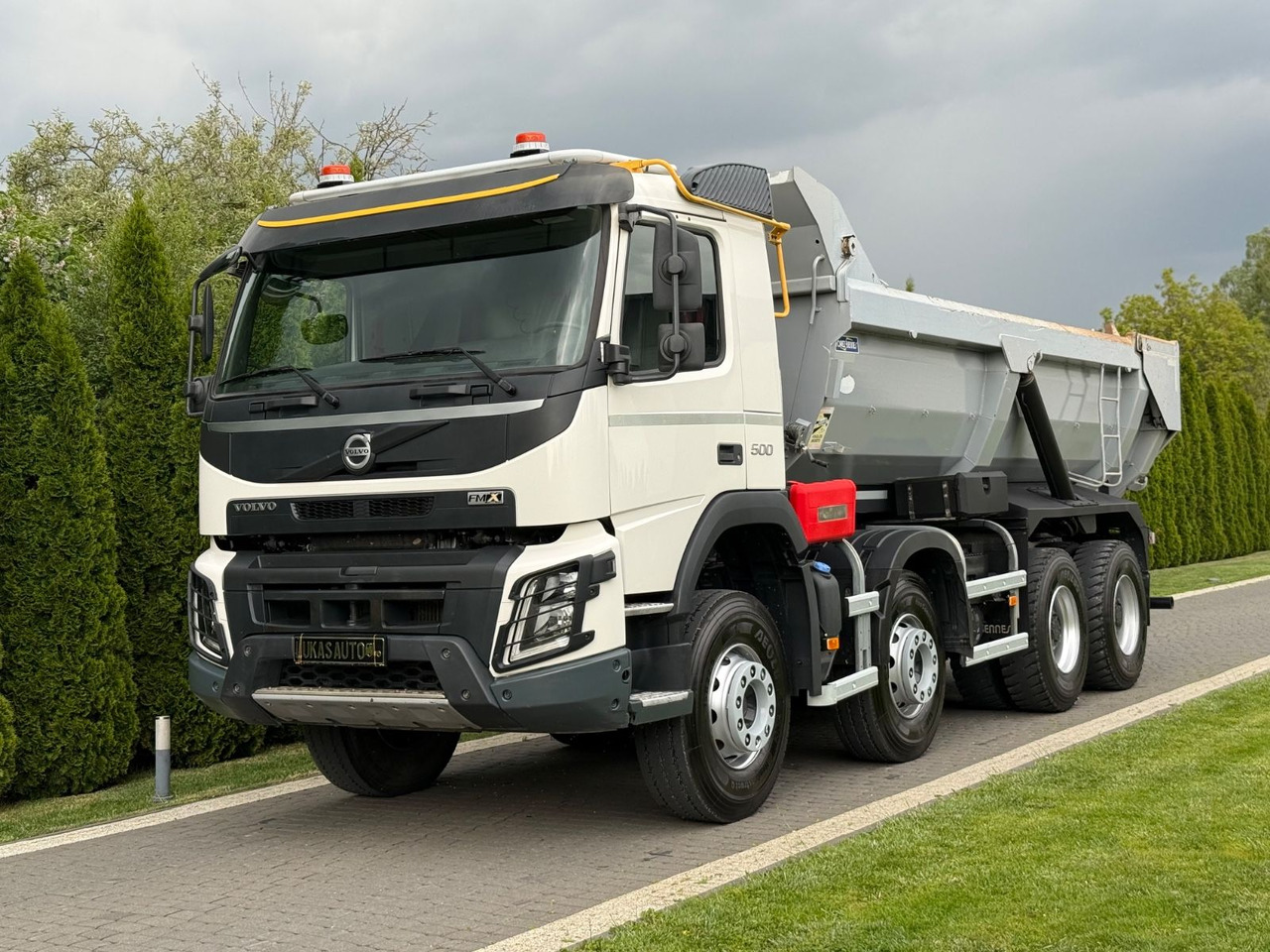 Volvo FMX 500 8X4 RETARDER - Billenőplatós teherautó: 4 kép. Volvo FMX 500 8X4 RETARDER - Billenőplatós teherautó: 4 kép.