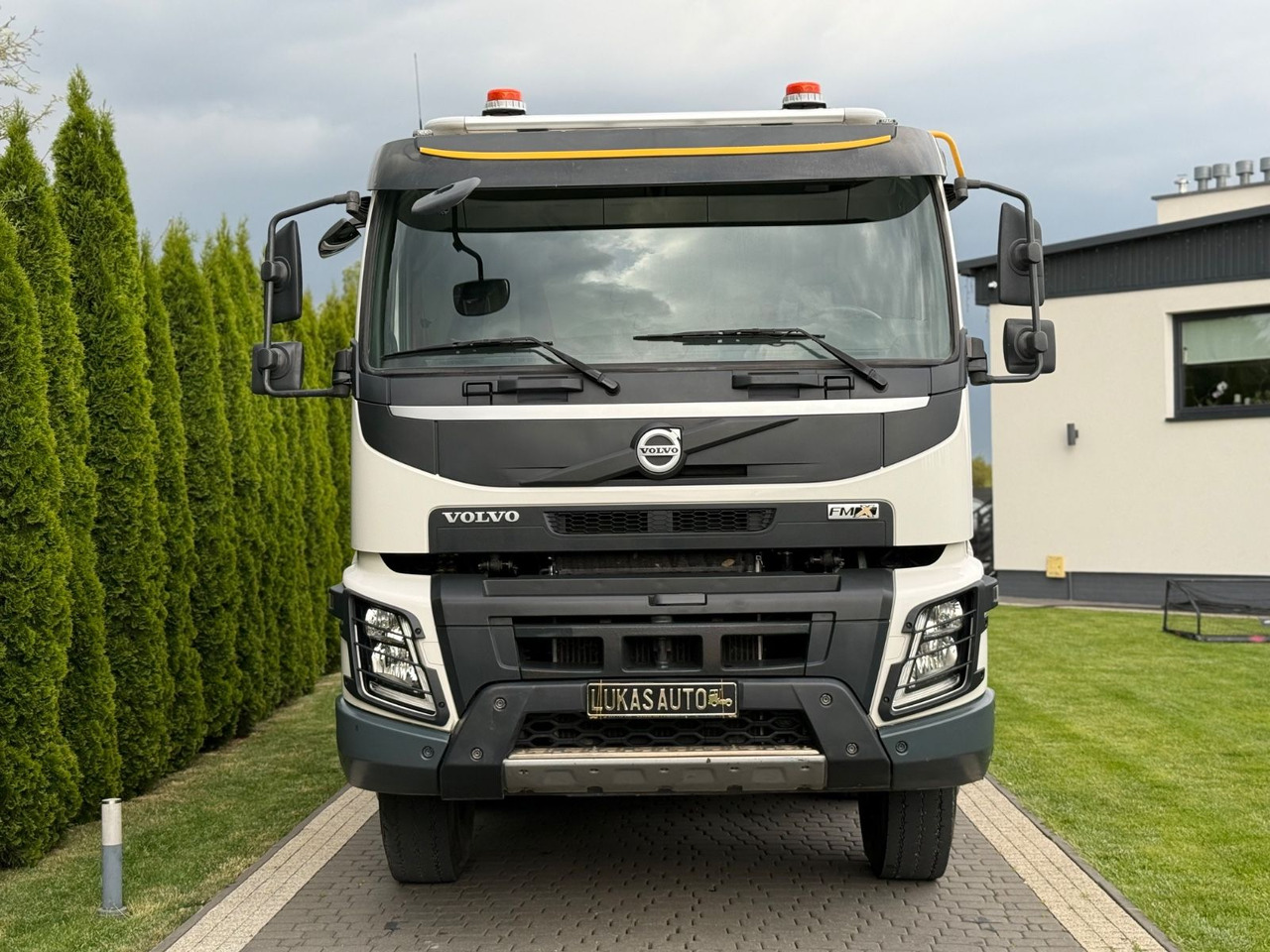 Volvo FMX 500 8X4 RETARDER - Billenőplatós teherautó: 3 kép. Volvo FMX 500 8X4 RETARDER - Billenőplatós teherautó: 3 kép.