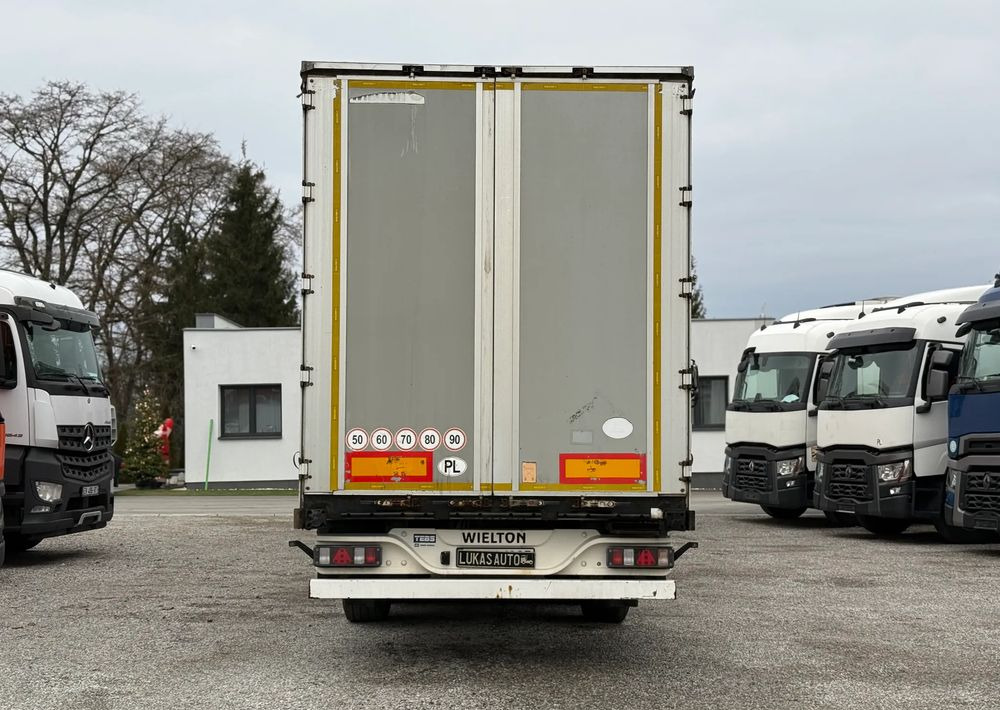 Wielton OSIE SAF PODNOSZONA OŚ - Ponyvás félpótkocsi: 4 kép. Wielton OSIE SAF PODNOSZONA OŚ - Ponyvás félpótkocsi: 4 kép.