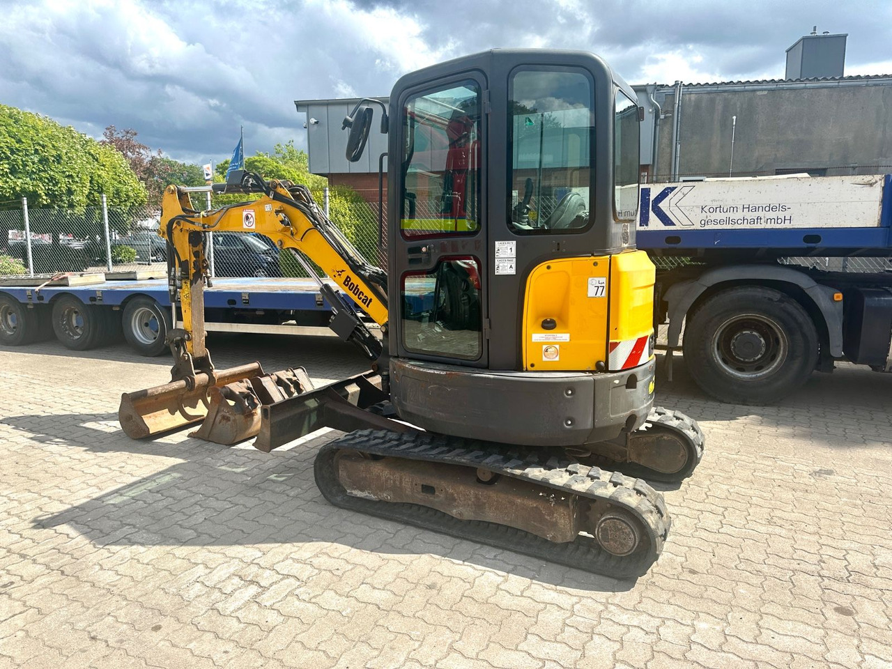 Bobcat E26 / 2015 BJ / 3 x Löffel - Minikotró: 2 kép. Bobcat E26 / 2015 BJ / 3 x Löffel - Minikotró: 2 kép.