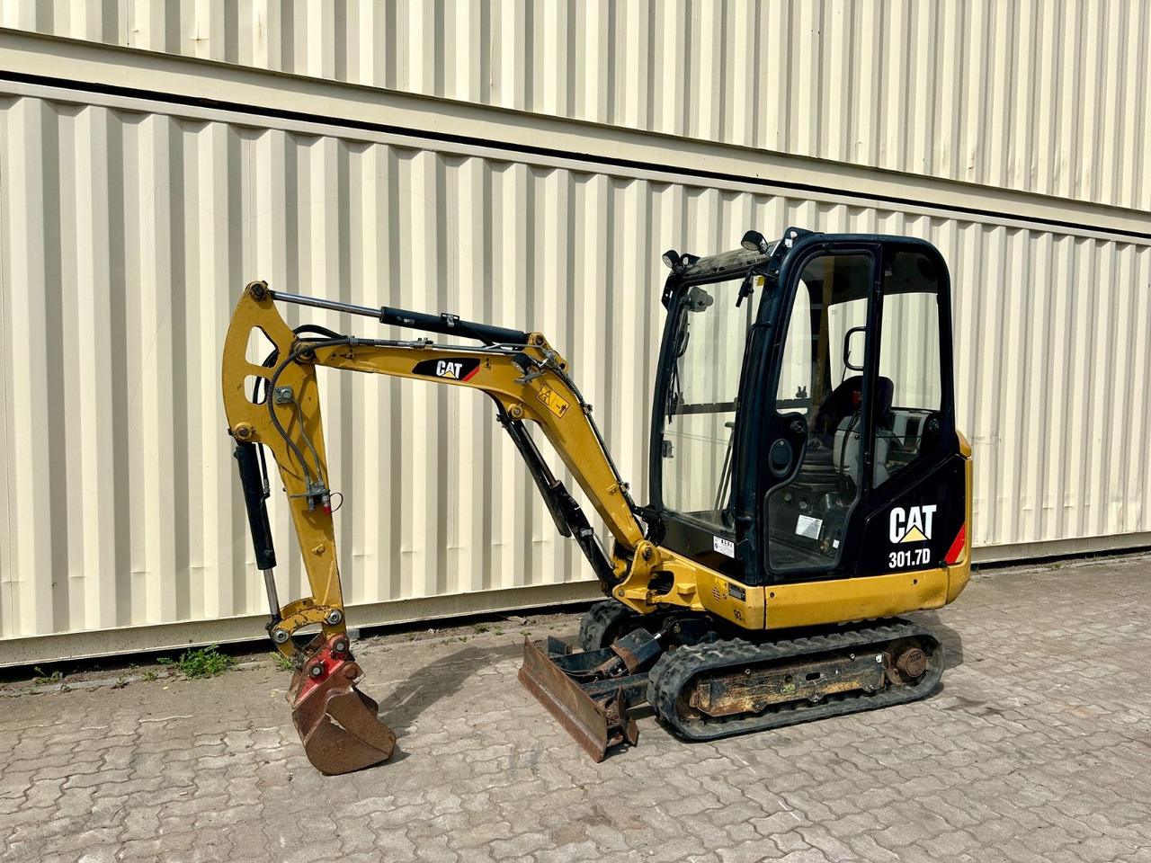 CAT 301.7D / 2014 Baujahr / 2.796 H - Minikotró: 2 kép. CAT 301.7D / 2014 Baujahr / 2.796 H - Minikotró: 2 kép.