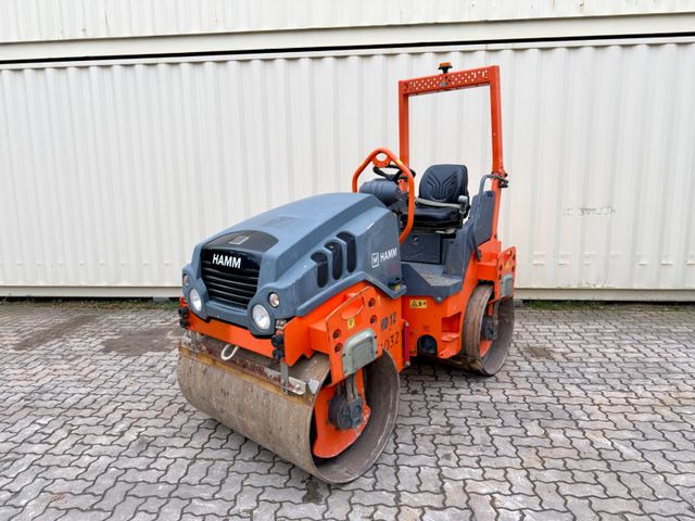 Hamm HD12VV / 2016 BJ / 884 H / 2.695 KG - Úthenger: 1 kép. Hamm HD12VV / 2016 BJ / 884 H / 2.695 KG - Úthenger: 1 kép.