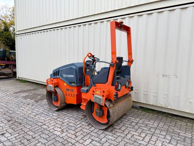 Hamm HD12VV / 2016 BJ / 884 H / 2.695 KG - Úthenger: 4 kép. Hamm HD12VV / 2016 BJ / 884 H / 2.695 KG - Úthenger: 4 kép.