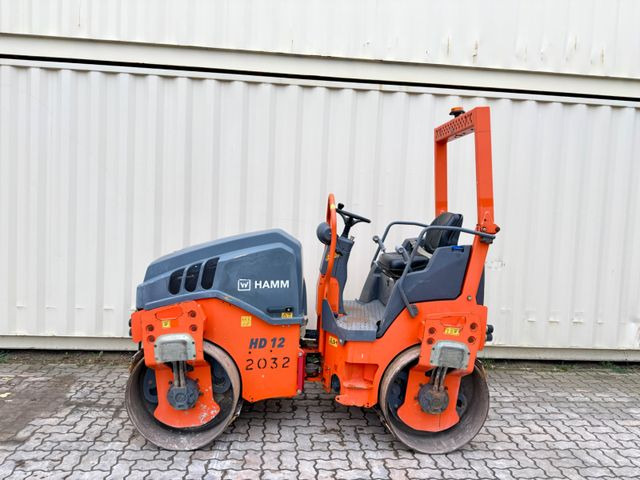 Hamm HD12VV / 2016 BJ / 884 H / 2.695 KG - Úthenger: 3 kép. Hamm HD12VV / 2016 BJ / 884 H / 2.695 KG - Úthenger: 3 kép.