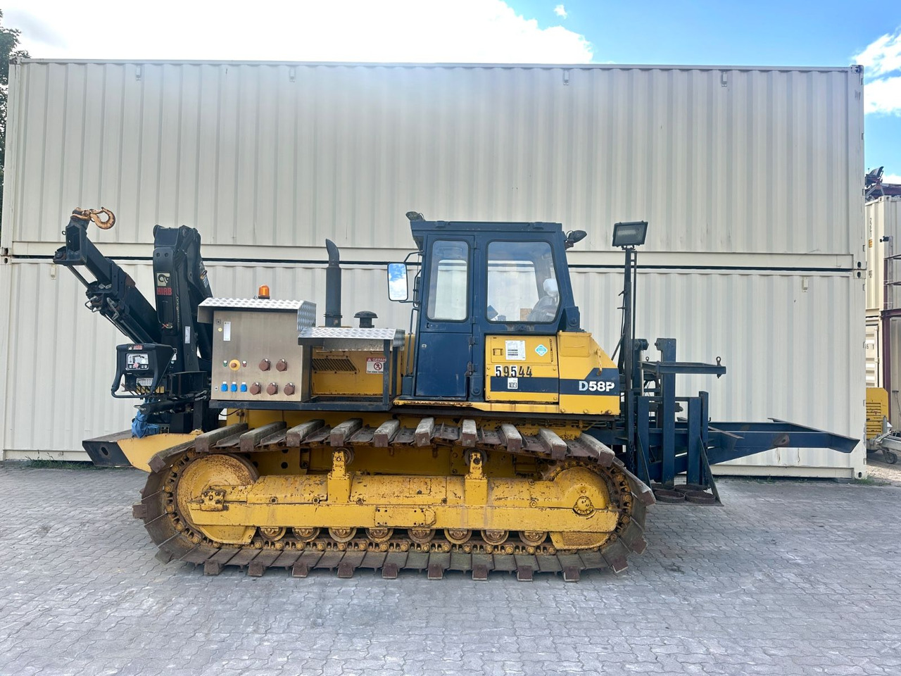 Komatsu D58P-1 / Original 9.661 H / Hiab 099 DOU Kran - Buldózer: 2 kép. Komatsu D58P-1 / Original 9.661 H / Hiab 099 DOU Kran - Buldózer: 2 kép.