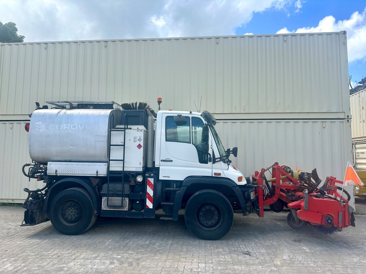 Unimog U400 Schäfer-Technic Bitum/Asphalt / TÜV 02/2026 - Aszfaltozó gép: 5 kép. Unimog U400 Schäfer-Technic Bitum/Asphalt / TÜV 02/2026 - Aszfaltozó gép: 5 kép.