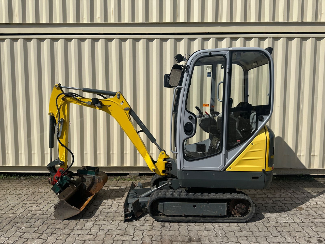 Wacker ET16 / 687 H / 2 x Löffel / MS01 / 1. Hand - Minikotró: 2 kép. Wacker ET16 / 687 H / 2 x Löffel / MS01 / 1. Hand - Minikotró: 2 kép.