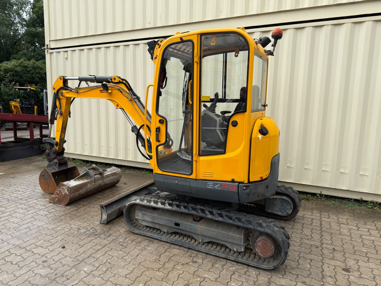 Wacker EZ28 / 2014 BJ / 2 x Löffel - Minikotró: 3 kép. Wacker EZ28 / 2014 BJ / 2 x Löffel - Minikotró: 3 kép.