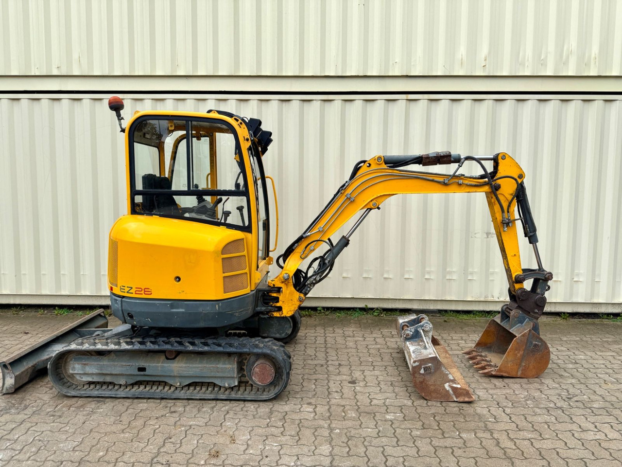 Wacker EZ28 / 2014 BJ / 2 x Löffel - Minikotró: 5 kép. Wacker EZ28 / 2014 BJ / 2 x Löffel - Minikotró: 5 kép.