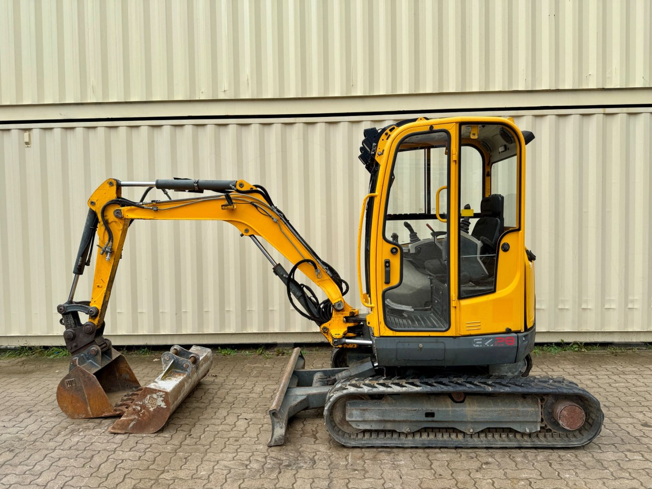 Wacker EZ28 / 2014 BJ / 2 x Löffel - Minikotró: 2 kép. Wacker EZ28 / 2014 BJ / 2 x Löffel - Minikotró: 2 kép.