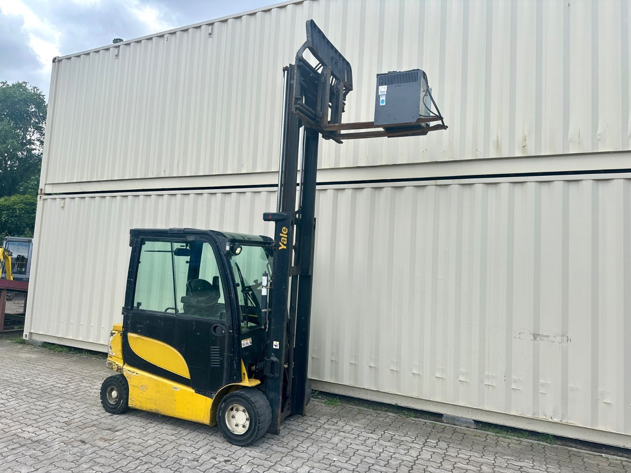 Yale ERP30VL / Seitenschieber + Zinkenverstellung - Elektromos targonca: 4 kép. Yale ERP30VL / Seitenschieber + Zinkenverstellung - Elektromos targonca: 4 kép.