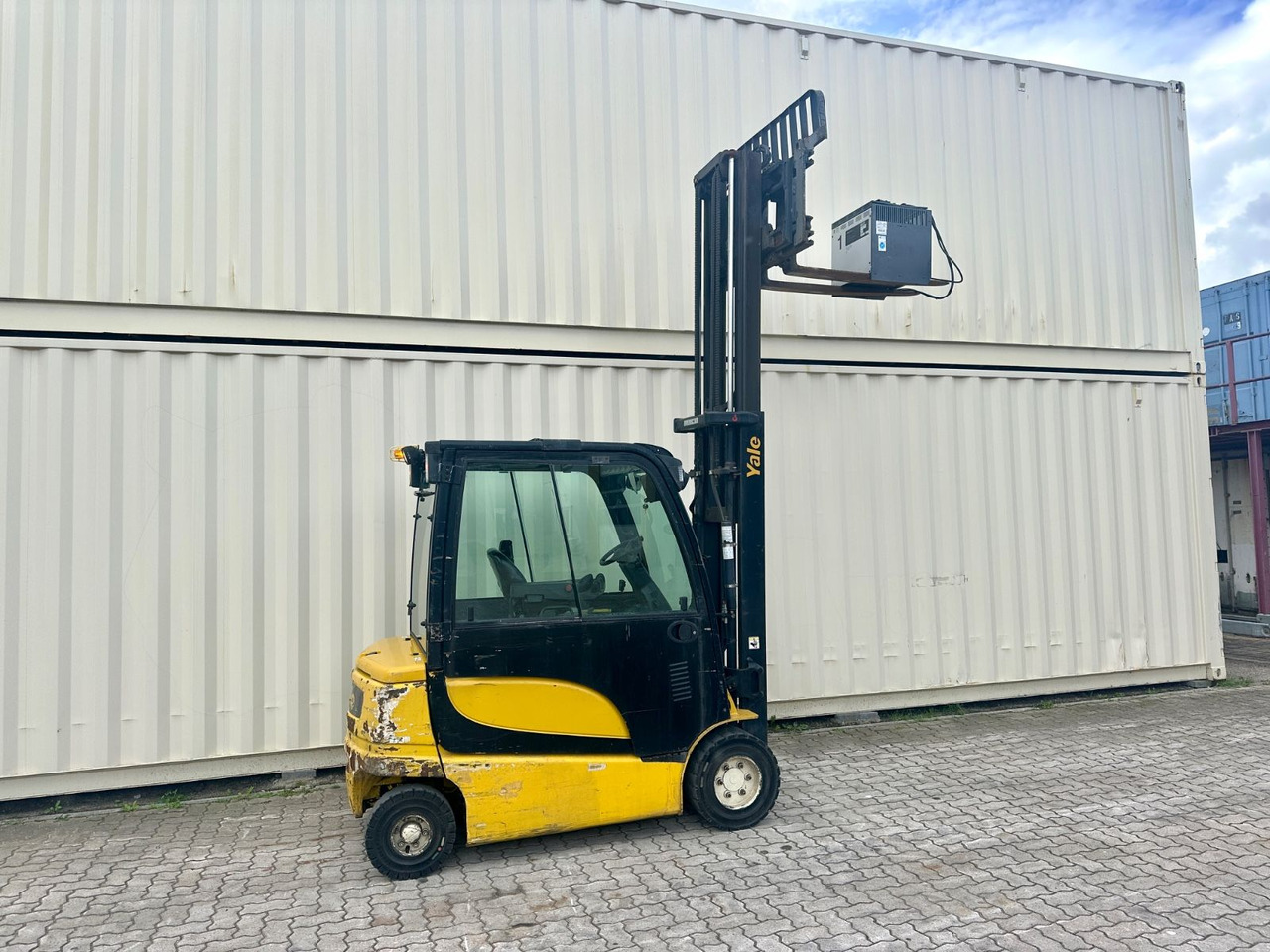 Yale ERP30VL / Seitenschieber + Zinkenverstellung - Elektromos targonca: 5 kép. Yale ERP30VL / Seitenschieber + Zinkenverstellung - Elektromos targonca: 5 kép.