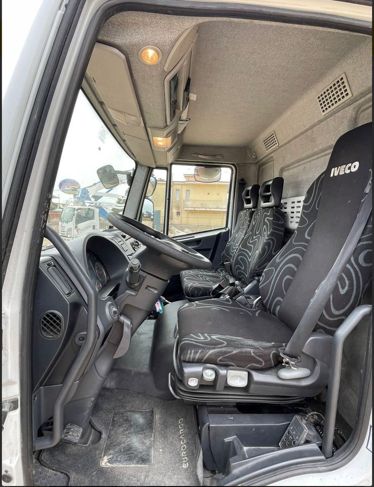 IVECO EUROCARGO 75E18 - Hűtős teherautó: 4 kép. IVECO EUROCARGO 75E18 - Hűtős teherautó: 4 kép.