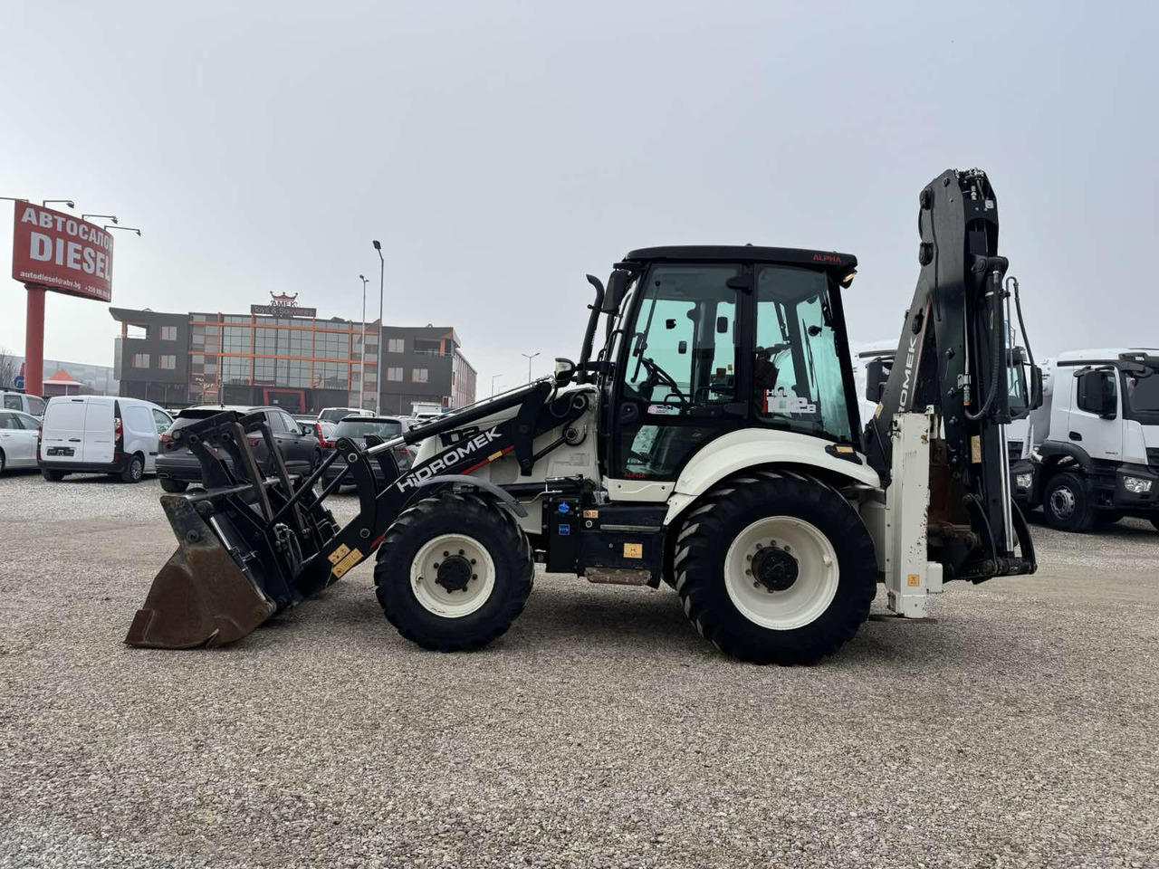 HIDROMEK HMK102B - Kotrórakodó: 4 kép. HIDROMEK HMK102B - Kotrórakodó: 4 kép.